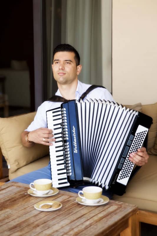 Accordion Player in Dubai